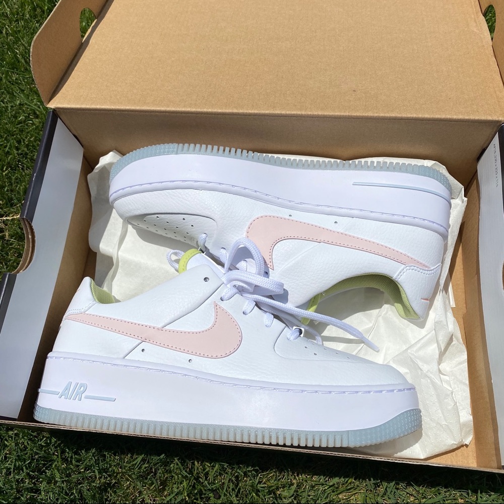 Women’s Nike Air Force 1 Sage Low